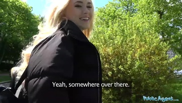 Egy 20 éves szöszike cicát sikerült becserkésznie a tömbök között a keménytökű ügynöknek Thumb