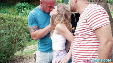 A nyáron megtörtént életem első hármasa a szabad levegőn a faszimmal és a mostohaapámmal Thumb