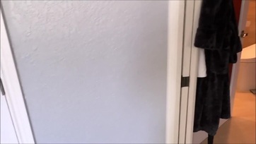 Először lekoppintott a nagy dudájú mostohagúgocskám de másnap már rászorított az eres faszomra Thumb