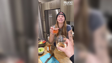 Síelés után dugta popsiba a dögös gyári cickós amatőr csajszit a mázlis férjecskéje Thumb