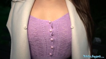 Egy kis suskával sikerült rászednie a várakozó ázsiai származású csajt hogy oboázzon egyet a pajszerén Thumb