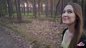 A bájos nimfó tini leányzó az erdőségben kívánta orálisan kényeztetni a kobrámat és bepuszilni a stonyómat Thumb