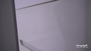 Hipergyorsan belecsüccsent a nevelt kölyke acélos faszába a szexi anyu miután kiszúrta Thumb