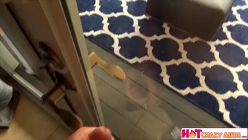 Fedetlenül várta odakint az apuja cimbijét majd saját akaratából benyálasította a megdagadt pélóját Thumb