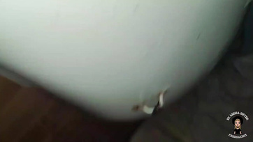 A fürdőházban dugtam meg a tündibündi szomszédban élő csajt, és egy gigantikus adagot lövelltem az orcájára Thumb